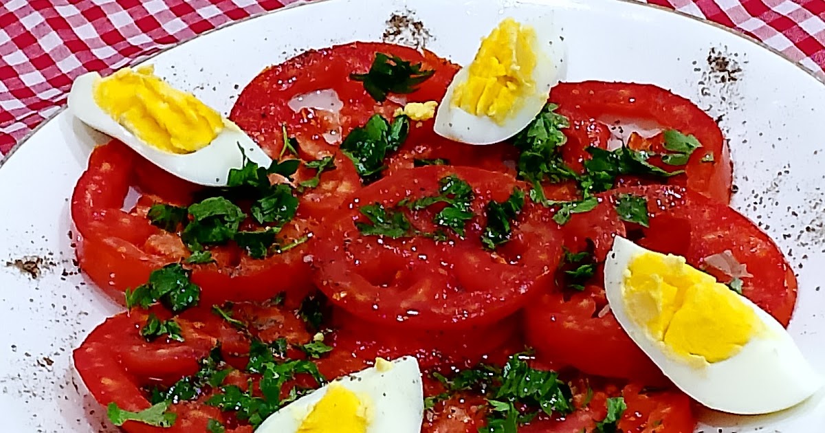 SALADE DE TOMATES- VINAIGRETTE À L'AIL ET ŒUFS DURS