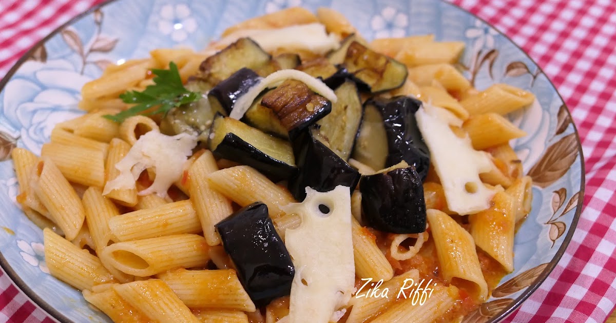 PENNES SAUCE TOMATES FRAÎCHES À L'AIL- AUBERGINES FRITES ET EMMENTAL