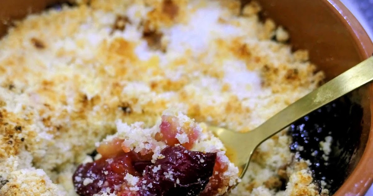 CRUMBLE AUX PRUNES ROUGES